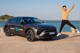 试驾雪铁龙凡尔赛C5 X：A级车的价格，能给你B级车的体验？视频封面