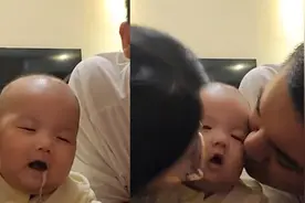 宝宝被爸妈夹击亲脸，不料被亲吐奶发懵：恶心到吐表现得淋漓尽致视频封面