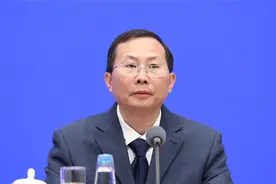 农村一大批空巢老人无人照顾，如何解决？官方最新回应来了视频封面