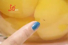 真恶心！黄桃罐头有虫子 厂家说虫子是谁放进去的需要鉴定视频封面
