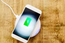 手机充电一次充到100％电量，到底行不？今天告诉你正确答案！视频封面