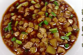 大厨教你“茄子肉丁卤”怎样做才好吃，鲜香味浓，学会多吃2碗面视频封面