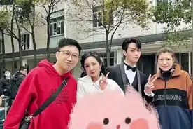 杨幂许凯同框曝合照，俊男靓女好般配！网友：于正站一旁真多余视频封面