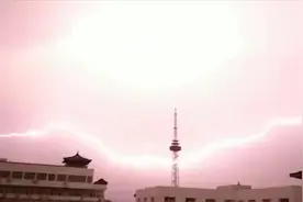北京六一雷电黄色预警 看当晚闪电击破天空的瞬间视频封面