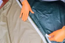 10元搞定！轻松解决帐篷天幕防水压胶老化脱落修复！视频封面