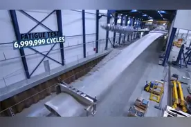 大型风力发电机的叶片疲劳强度测试， 700万次的测试25年使用寿命视频封面