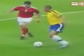 毁灭性过人120秒，让罗纳尔多带球就是个BUG，所到之处人仰马翻！视频封面