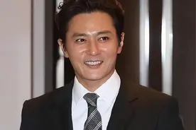 张东健：与廉晶雅相爱10年，转身迎娶高小英，因短信门沉寂2年视频封面