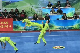 全国首届武术大会套路冠军，这一脚飞蹬太震撼了，评委当下愣住！视频封面