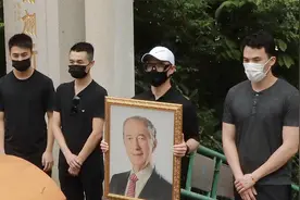 何鸿燊下葬家族昭远坟场 二房儿子何猷龙捧遗照送别父亲视频封面