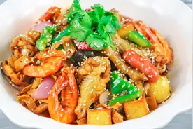 “麻辣香锅”这样做真好吃！学会就不用去饭店了，麻辣过瘾又解馋视频封面