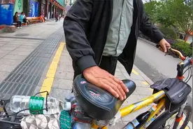 川藏线上大爷给我介绍三万块钱的宝马自行车视频封面