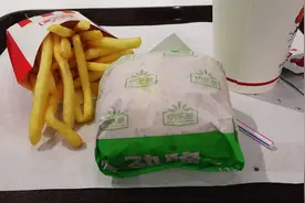 福建特实在的老牌快餐，9块9一份汉堡薯条加可乐，比华莱士还便宜