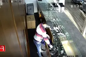 蒙面大盗策划六个月，五分钟作案时间，盗走三千多万的珠宝玉器！视频封面