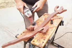 拿一块木板，分分钟雕刻一只蜥蜴出来，主要还是工具给力啊视频封面