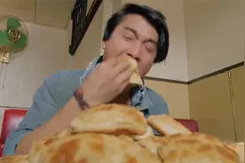 人皮灯笼：小伙太倒霉，公共厕所站着小便都能染病，同情值拉满视频封面
