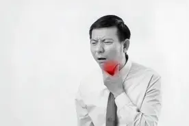 喉咙吞咽时疼痛是怎么回事？医生忠言：找到病因，积极治疗很关键视频封面