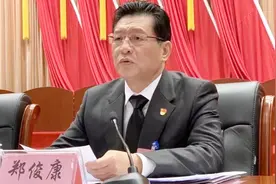 出租车乱象无法无天 市委书记：治理不了整个交通局换人视频封面
