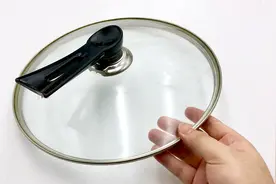 原来这样洗锅盖，干净又方便，多亏保洁阿姨提醒，早点清楚就好了视频封面