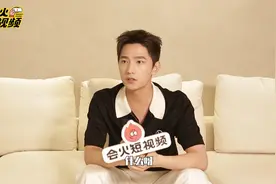 杨洋给表情包配文案，称日常都用“猛男表情包”？视频封面