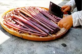 农村婆婆教你腌制芋苗，送粥特别爽口，你有吃过吗？