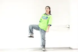 非常简单帅气的嘻哈舞动作，很适合零基础的初学者，一起来学习吧视频封面