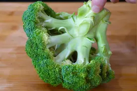 西兰花学会这样做，清淡营养，翠绿爽口，去饭店里都吃不到视频封面