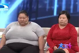 21岁女孩被父亲碰一下就痛哭，说出心声让父母大吃一惊，王芳哽咽视频封面