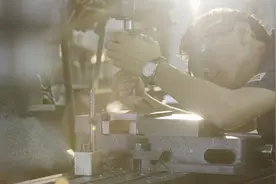 21岁获得“全国技术能手称号”，这个95后青年不简单视频封面