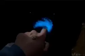 广东湛江市悄然出现“蓝眼泪”奇观，宛如蓝色精灵翩翩起舞视频封面