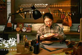 37岁女人的逆袭：传承非遗技艺，做了2300只皮包年入百万视频封面