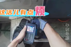 有线用户电视马赛克，维修师傅爬杆上房折腾老半天：先凑合用吧视频封面