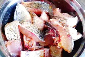 香煎鱼块，用这个老配方腌制鱼肉，做法简单，味道美的很！视频封面