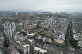 航拍十八线小县城福建永安，高楼大厦与农田并存，城市与农村交织视频封面
