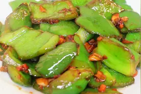 炒青椒好吃有诀窍，下锅前多加一步，爽脆开胃，给肉都不换