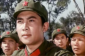 军旅歌曲《说打就打》无所畏惧的人民子弟兵。