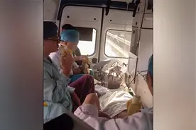 医护人员救护车里吃香蕉遭网暴 当事医生回应：我们也是人视频封面