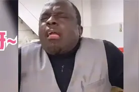 外国人第一次喝中国白酒的反应，黑人小哥以为是水，直接一口闷！视频封面