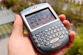 2004年的智能手机，黑莓7290，外形太讨喜了？