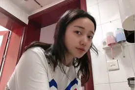 合租最尴尬的是什么？想上厕所发现门坏了，怎么都锁不住该咋办？视频封面