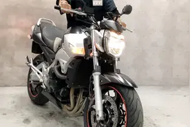 铃木摩托GSR400，动力强配ABS，皮实耐用，听听水冷四缸声浪吧！视频封面