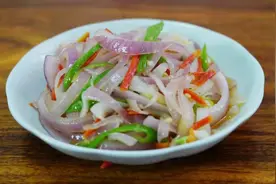 超级简单的家常菜：清炒洋葱！吃一口就爱上，还能活血化瘀