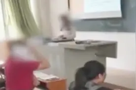 “你在这瞎扯什么！”实拍大学老师痛骂学生并怒摔其论文视频封面