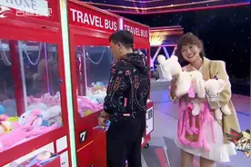 “抓娃娃大神”五分钟抓八个，嘉宾视他为偶像！|高手在民间视频封面