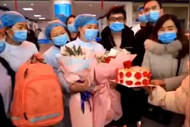 千里援驰 贵州援助湖北抗疫医疗队深夜包机奔赴武汉视频封面