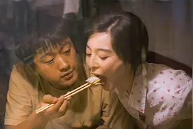 一个洗脚女技师被两个男人随意摆弄，女人简直太难做了视频封面