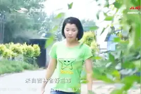 12岁可爱女孩和妈妈姥姥同患脚部怪病，妈妈：不能让女儿像我一样视频封面