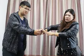 母亲生病，员工预支200000块钱工资，1年后老板破产惊喜来了视频封面