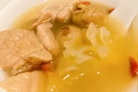 立夏后，吃猪肺好处多，雪耳猪肺汤营养又健康，家人都很喜欢喝视频封面