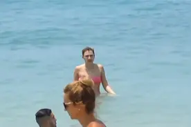 欧美海滩夏日旅行美女随拍视频封面